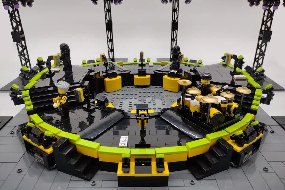 Lego Metallica M72 World Tour - Image 3